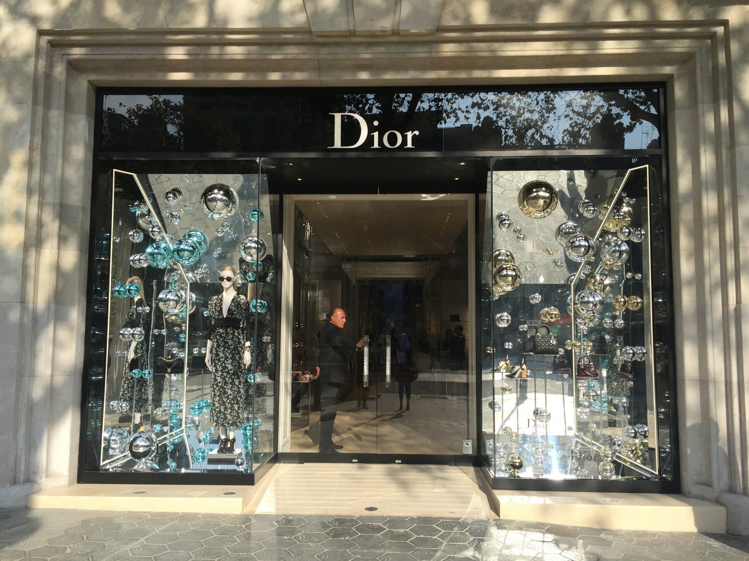 La hija de Bernard Arnault asumirá en febrero la dirección de Dior
