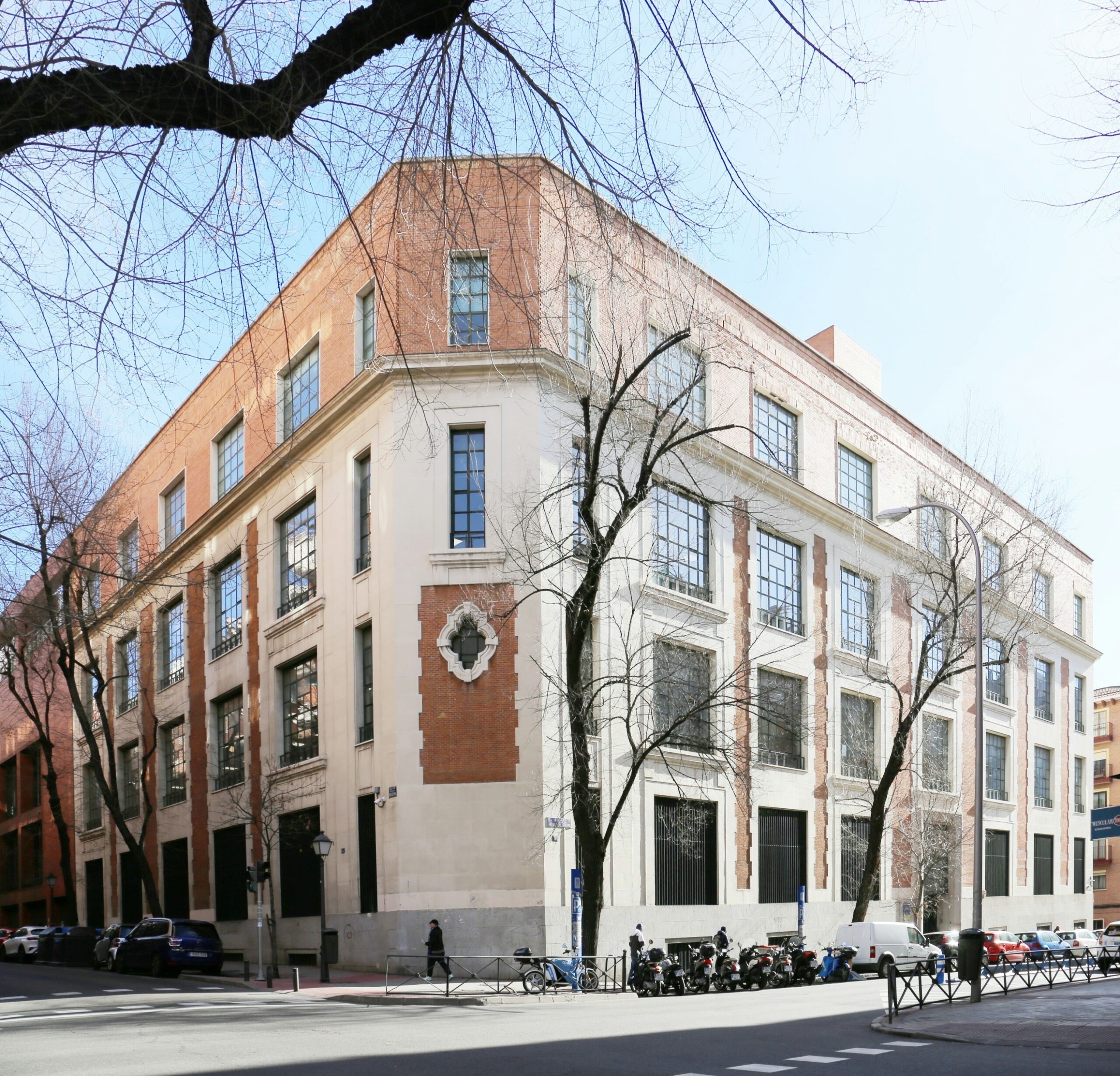 Telefónica vende un edificio de 4 plantas cerca de Atocha (Madrid) a la firma de inversión inmobiliaria CT