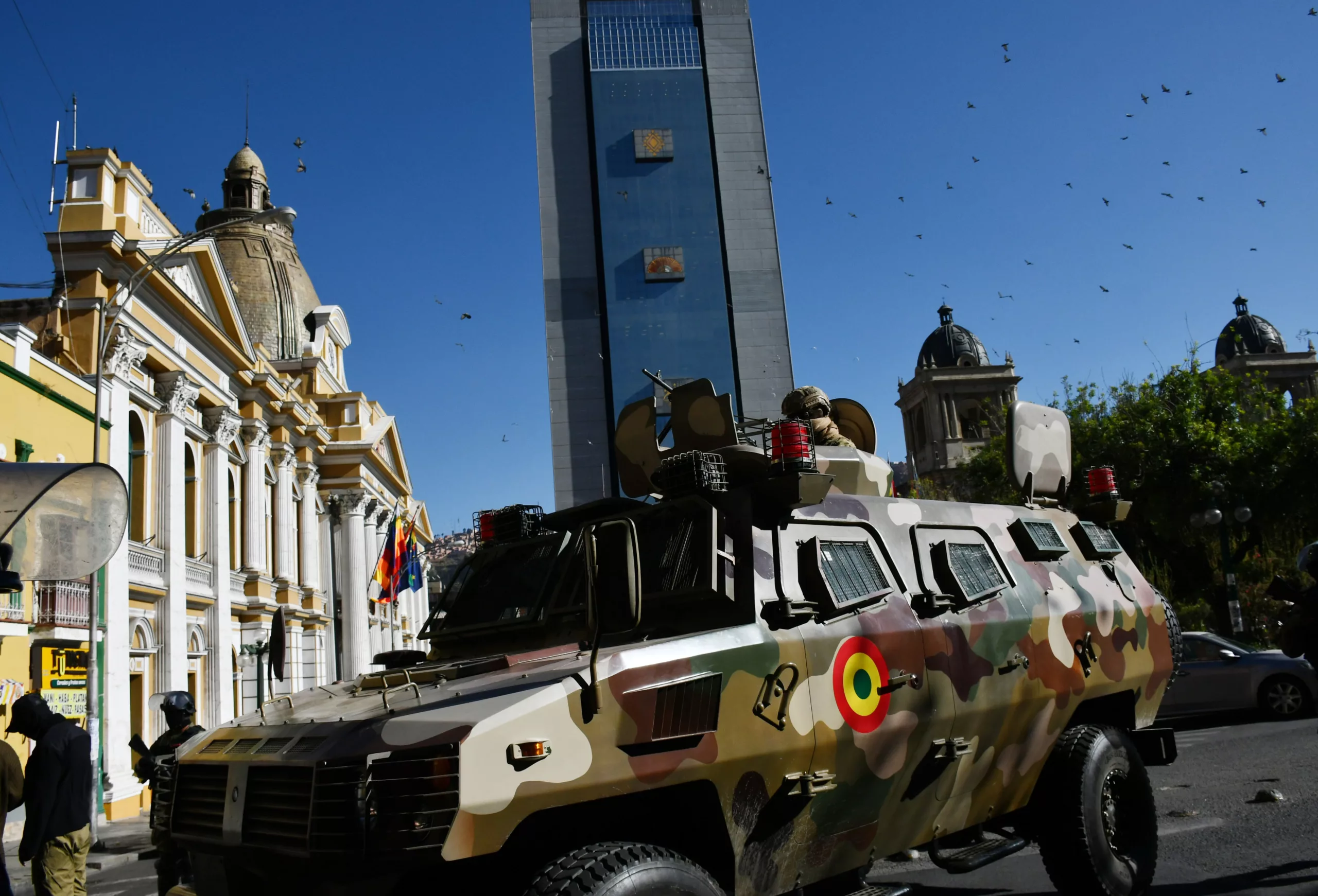 Detienen a diez militares por su presunta implicación en el intento de Golpe de Estado de Bolivia