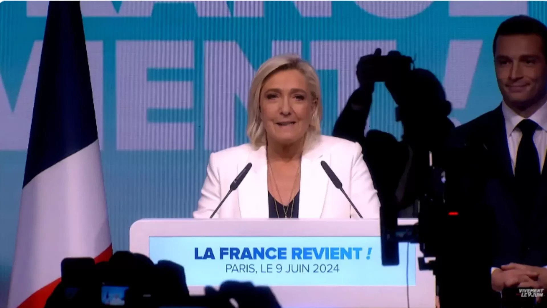 Le Pen amplía su ventaja mientras Macron se hunde en las encuestas